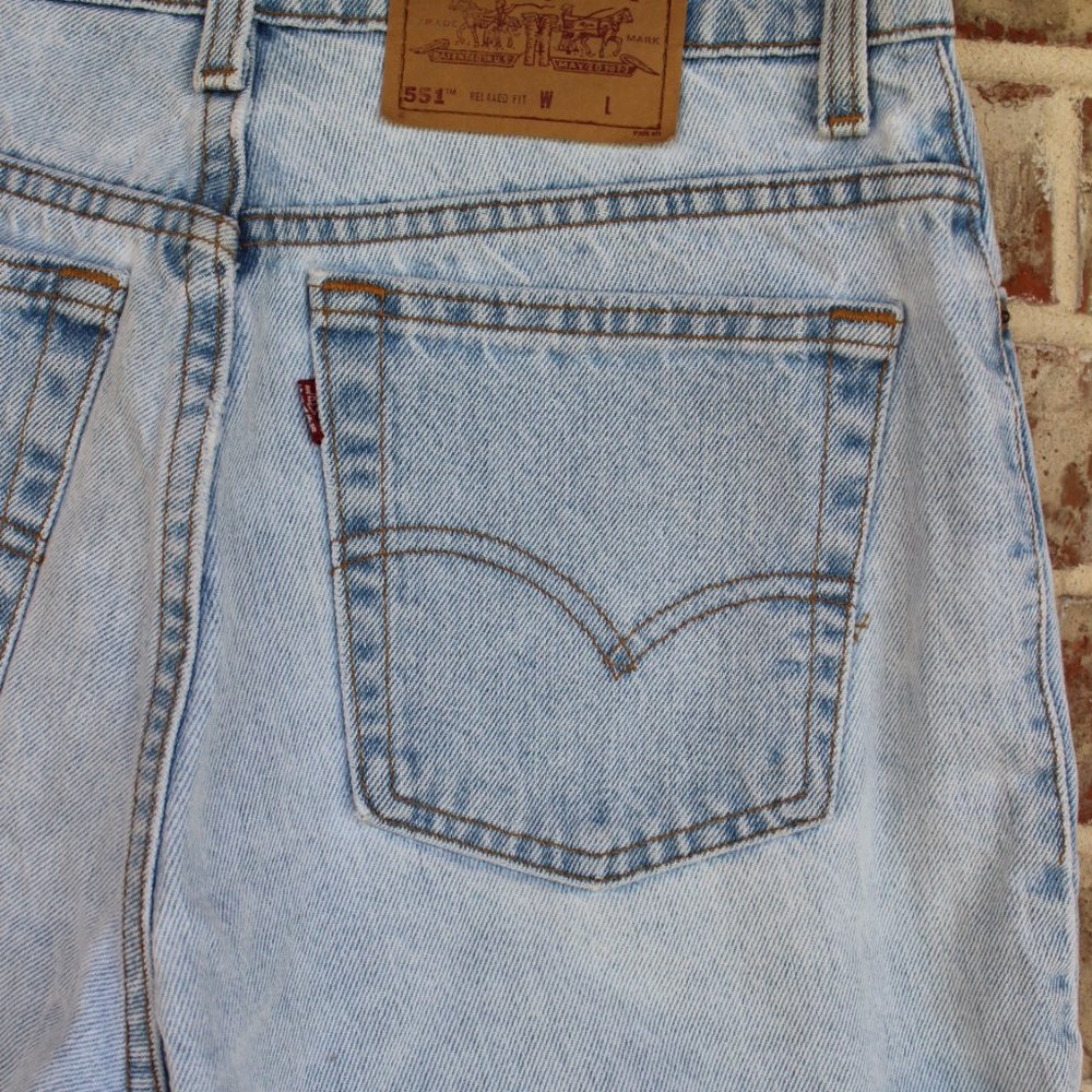 Levi's 551 Vtg. Mom Jean Rolled Denim Shorts 12 - Picture 4 of 8